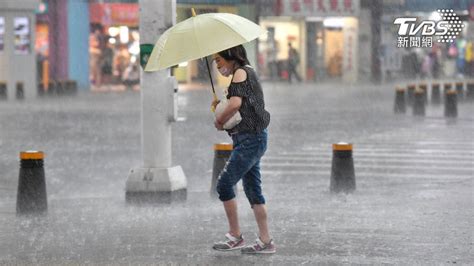 晚上下大雨|天氣／17縣市大雨特報！對流迎雷雨彈 「下到晚上」全台雨區曝